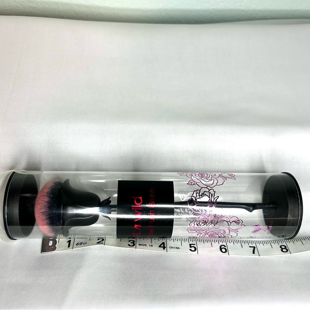 Wet n Wild Rebel Rose Blush Brush - Picture 10 of 10